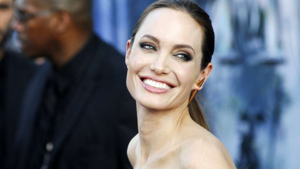 maleficent-actress-premiere-angelina-jolie-smile