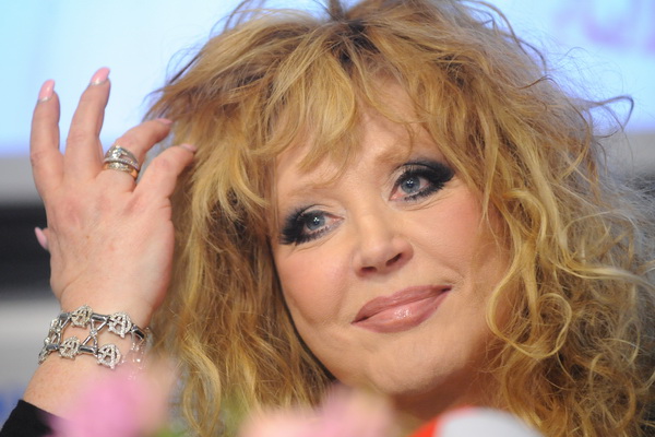 ITAR-TASS 135: MOSCOW, RUSSIA. MARCH 5. Pop star Alla Pugacheva appears at her press conference. Her 60th birthday is coming up. The singer quits the stage. (Photo ITAR-TASS/ Grigory Sysoyev) 135. &ETH;&icirc;&ntilde;&ntilde;&egrave;&yuml;. &Igrave;&icirc;&ntilde;&ecirc;&acirc;&agrave;. 5 &igrave;&agrave;&eth;&ograve;&agrave;. &Agrave;&euml;&euml;&agrave; &Iuml;&oacute;&atilde;&agrave;&divide;&aring;&acirc;&agrave; &iuml;&aring;&eth;&aring;&auml; &iacute;&agrave;&divide;&agrave;&euml;&icirc;&igrave; &iuml;&eth;&aring;&ntilde;&ntilde;-&ecirc;&icirc;&iacute;&ocirc;&aring;&eth;&aring;&iacute;&ouml;&egrave;&egrave;, &iuml;&eth;&egrave;&oacute;&eth;&icirc;&divide;&aring;&iacute;&iacute;&icirc;&eacute; &ecirc; 60-&euml;&aring;&ograve;&iacute;&aring;&igrave;&oacute; &thorn;&aacute;&egrave;&euml;&aring;&thorn; &iuml;&aring;&acirc;&egrave;&ouml;&ucirc;. &Ocirc;&icirc;&ograve;&icirc; &Egrave;&Ograve;&Agrave;&ETH;-&Ograve;&Agrave;&Ntilde;&Ntilde;/ &Atilde;&eth;&egrave;&atilde;&icirc;&eth;&egrave;&eacute; &Ntilde;&ucirc;&ntilde;&icirc;&aring;&acirc;